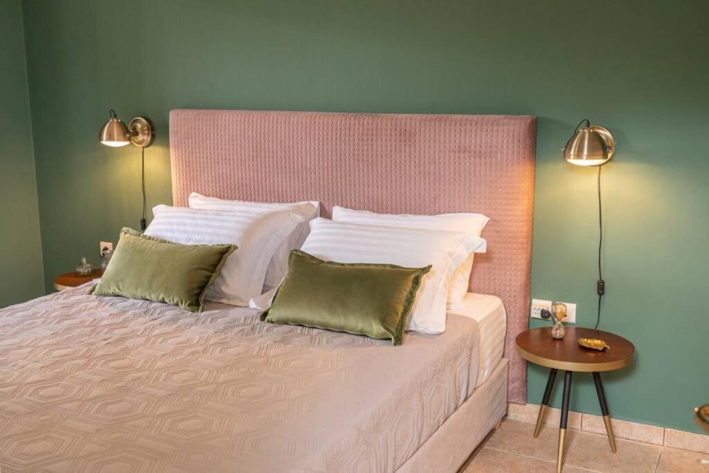 Central & Elegant Suite With Private Garden アルゴストリオン エクステリア 写真